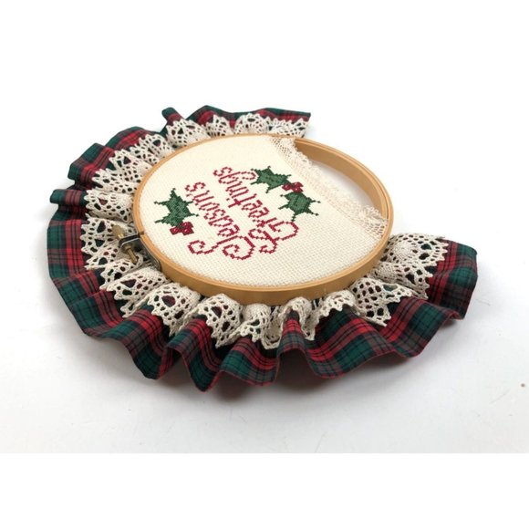 Seasons Greetings Counted Cross Stitch Wood Embroidery Hoop Lace Fabric Trim - Picture 6 of 8